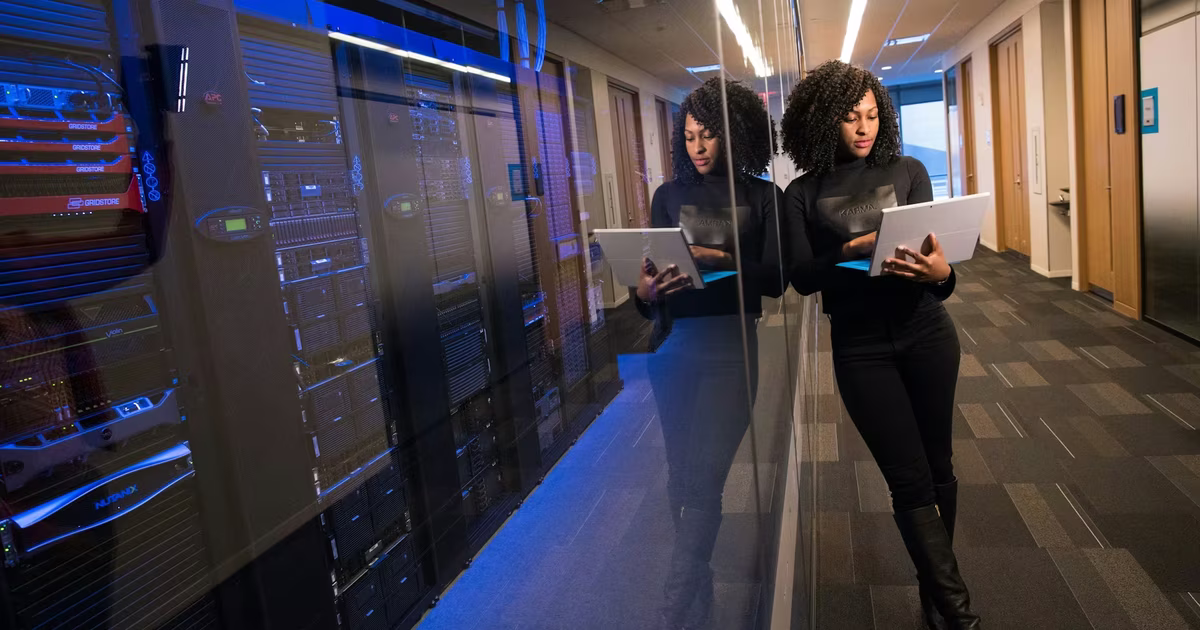 Cloud Computing Jobs 2025: Gehalt, AWS/Azure Zertifizierungen & Karriere als Cloud Architect